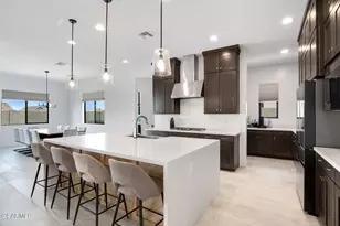 812 E Summerside Rd, Phoenix, AZ 85042 - Photo 1