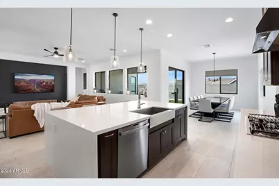 812 E Summerside Road, Phoenix, AZ 85042 - Photo 14