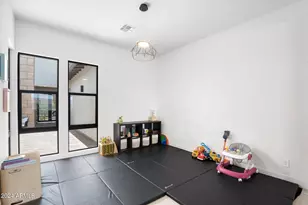 812 E Summerside Rd, Phoenix, AZ 85042 - Photo 18