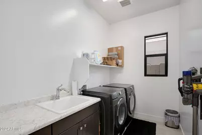 812 E Summerside Road, Phoenix, AZ 85042 - Photo 38
