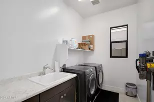 812 E Summerside Rd, Phoenix, AZ 85042 - Photo 38