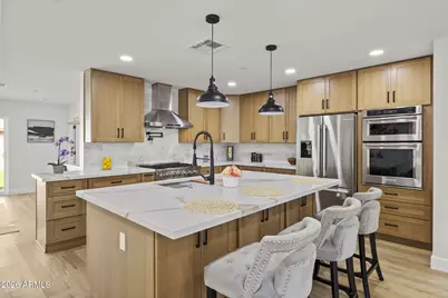 8632 E Highland Avenue, Scottsdale, AZ 85251 - Photo 1