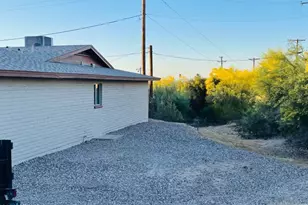 1704 E Pickrell Dr, Phoenix, AZ 85042 - Photo 4