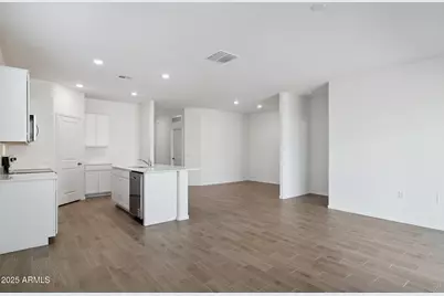 18448 W Buckskin Trail, Wittmann, AZ 85361 - Photo 6