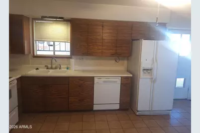 8123 N 41st Drive, Phoenix, AZ 85051 - Photo 6