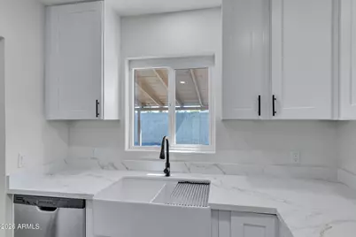 4311 N 11th Place, Phoenix, AZ 85014 - Photo 8