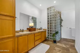 8611 E Jenan Dr, Scottsdale, AZ 85260 - Photo 66