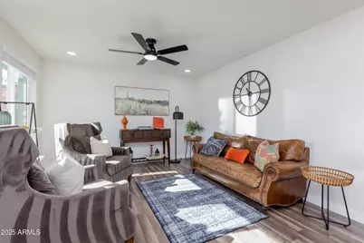 2936 W Michelle Drive, Phoenix, AZ 85053 - Photo 2