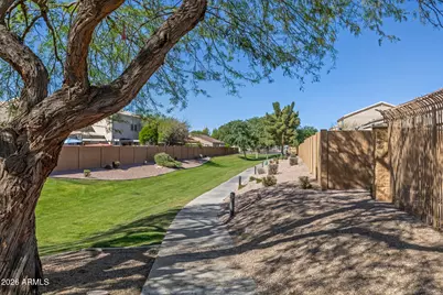 7042 W Mercer Lane, Peoria, AZ 85345 - Photo 18