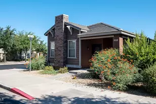 4356 E Sack Dr, Phoenix, AZ 85050 - Photo 2