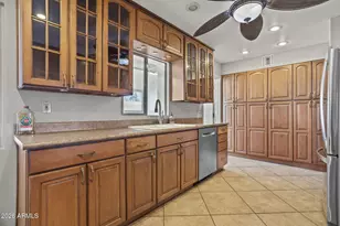 10 W Palmcroft Dr, Tempe, AZ 85282 - Photo 2