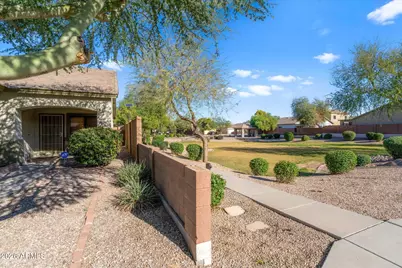 904 W Saint Charles Avenue, Phoenix, AZ 85041 - Photo 4