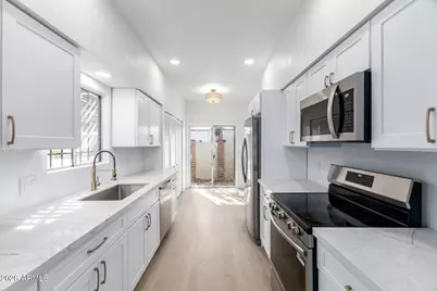 4323 N 28th Way, Phoenix, AZ 85016 - Photo 2