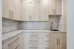 8429 E Del Camino Dr, Scottsdale, AZ 85258 - Photo 14