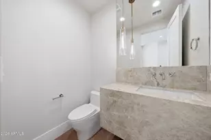 8429 E Del Camino Dr, Scottsdale, AZ 85258 - Photo 16