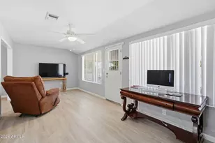 10734 W Saratoga Cir, Sun City, AZ 85351 - Photo 16