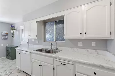 10734 W Saratoga Circle, Sun City, AZ 85351 - Photo 14