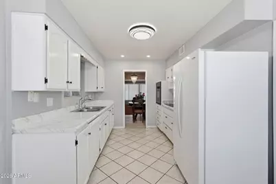 10734 W Saratoga Circle, Sun City, AZ 85351 - Photo 12