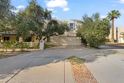 14 E Orangewood Avenue, Phoenix, AZ 85020 - Photo 1