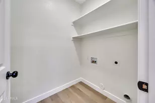 9084 N 47th Ln, Glendale, AZ 85302 - Photo 22