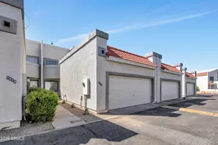 9084 N 47th Ln, Glendale, AZ 85302 - Photo 2