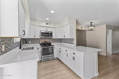 1425 E Desert Cove Avenue #15, Phoenix, AZ 85020 - Photo 2