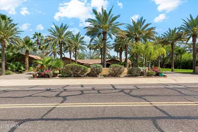 9817 N 36th Street, Phoenix, AZ 85028 - Photo 2