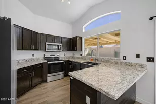 109 W Mohawk Dr, Phoenix, AZ 85027 - Photo 2