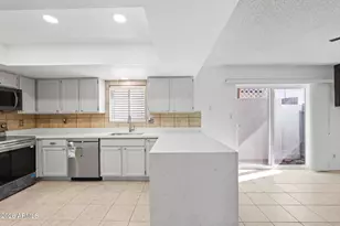 6105 N 12th Wy, Phoenix, AZ 85014 - Photo 8