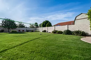 408 E Meadows Ln, Gilbert, AZ 85234 - Photo 32