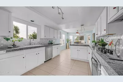 408 E Meadows Lane, Gilbert, AZ 85234 - Photo 2