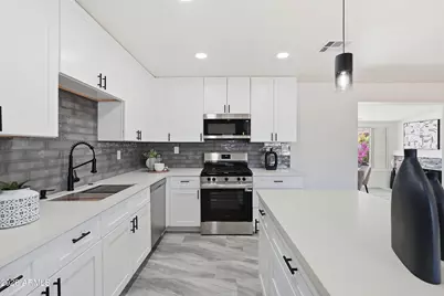 10547 W Sun City Boulevard, Sun City, AZ 85351 - Photo 10