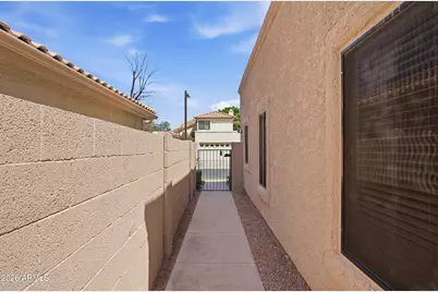 37 E Greentree Drive, Tempe, AZ 85284 - Photo 32