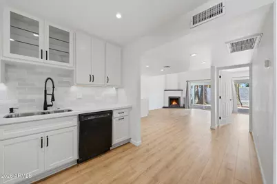 2847 N 49th Place, Phoenix, AZ 85008 - Photo 2