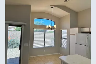 8568 W Hatcher Road, Peoria, AZ 85345 - Photo 12