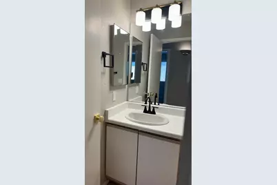 8568 W Hatcher Road, Peoria, AZ 85345 - Photo 16