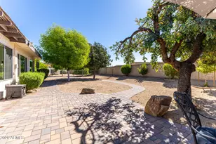 10809 W Palmeras Dr, Sun City, AZ 85373 - Photo 38
