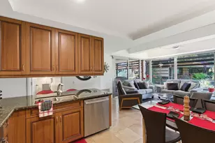 7137 E Rancho Vista Dr, Scottsdale, AZ 85251 - Photo 2