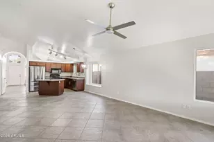 523 W Kelton Ln, Phoenix, AZ 85023 - Photo 14