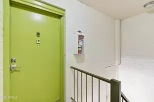 334 W Medlock Dr, Phoenix, AZ 85013 - Photo 10