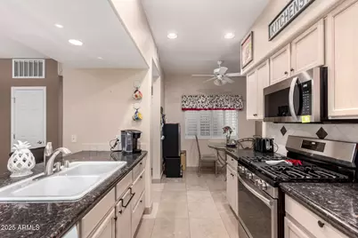 7401 W Arrowhead Clubhouse Drive #1023, Glendale, AZ 85308 - Photo 10