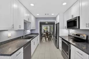 10939 W Roundelay Cir, Sun City, AZ 85351 - Photo 8