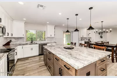 10914 W Saratoga Circle, Sun City, AZ 85351 - Photo 2