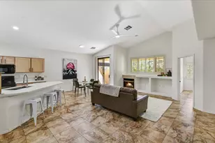 3247 E Maldonado Dr, Phoenix, AZ 85042 - Photo 2