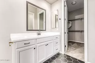 2831 E Los Gatos Dr, Phoenix, AZ 85050 - Photo 18