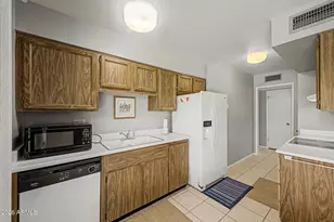 18842 N Lakeforest Dr, Sun City, AZ 85373 - Photo 10