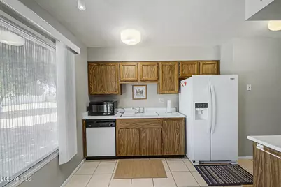 18842 N Lakeforest Drive, Sun City, AZ 85373 - Photo 8