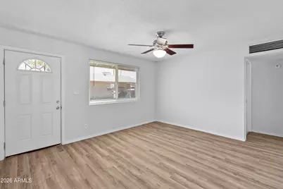 1638 W Desert Cove Avenue W #b, Phoenix, AZ 85029 - Photo 4