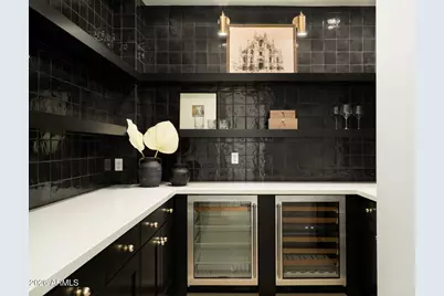 3912 E Crittenden Lane, Phoenix, AZ 85018 - Photo 10