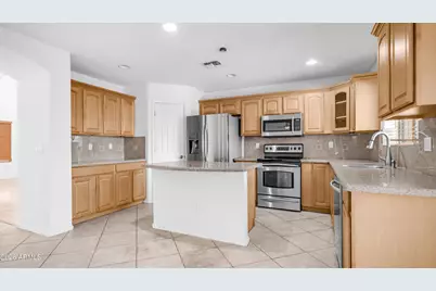 300 S 151st Avenue, Goodyear, AZ 85338 - Photo 8